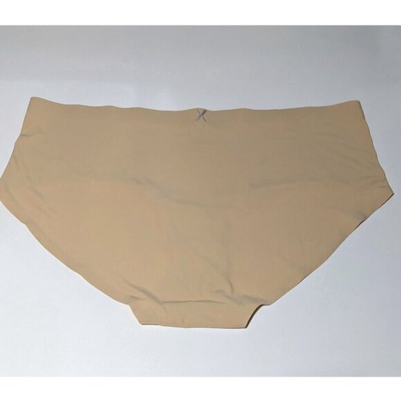 Knix | Wingwoman Contour Bra and Essential Boyshort in Warm Sand - Picture 13 of 16